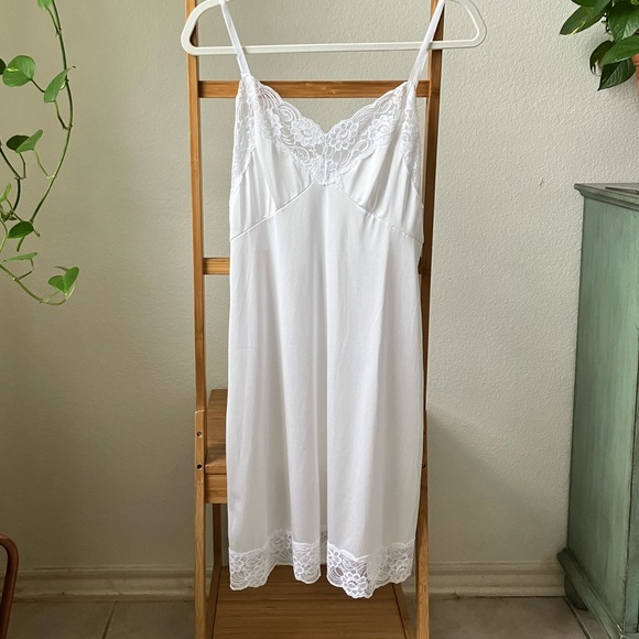 CABERNET Lace-Trim Full Slip - Picture 1 of 5